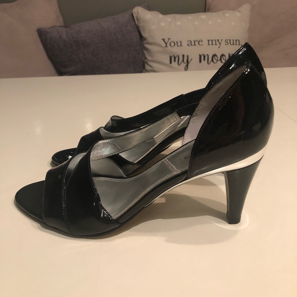 Tahari Shoes